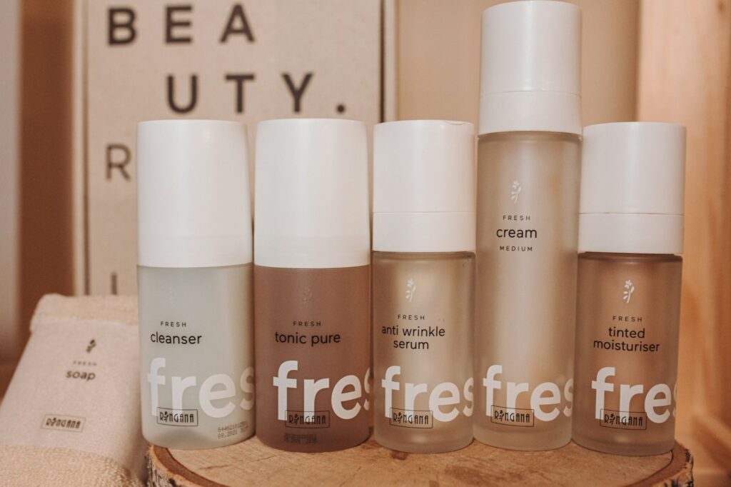Rutina facial RINGANA: limpiador FRESH cleanser, tónico toner pure, sérum, crema medium y crema hidratante con color